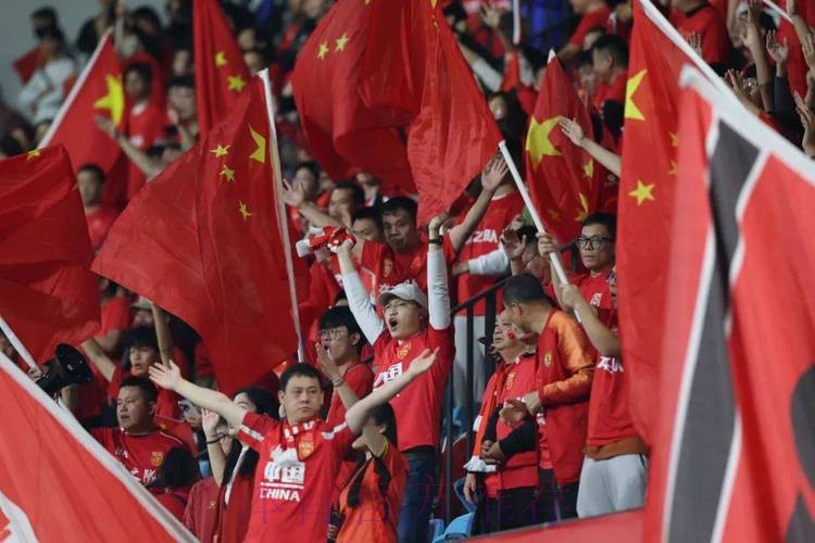 亮相中国杯 中国男足国家队期待开门红